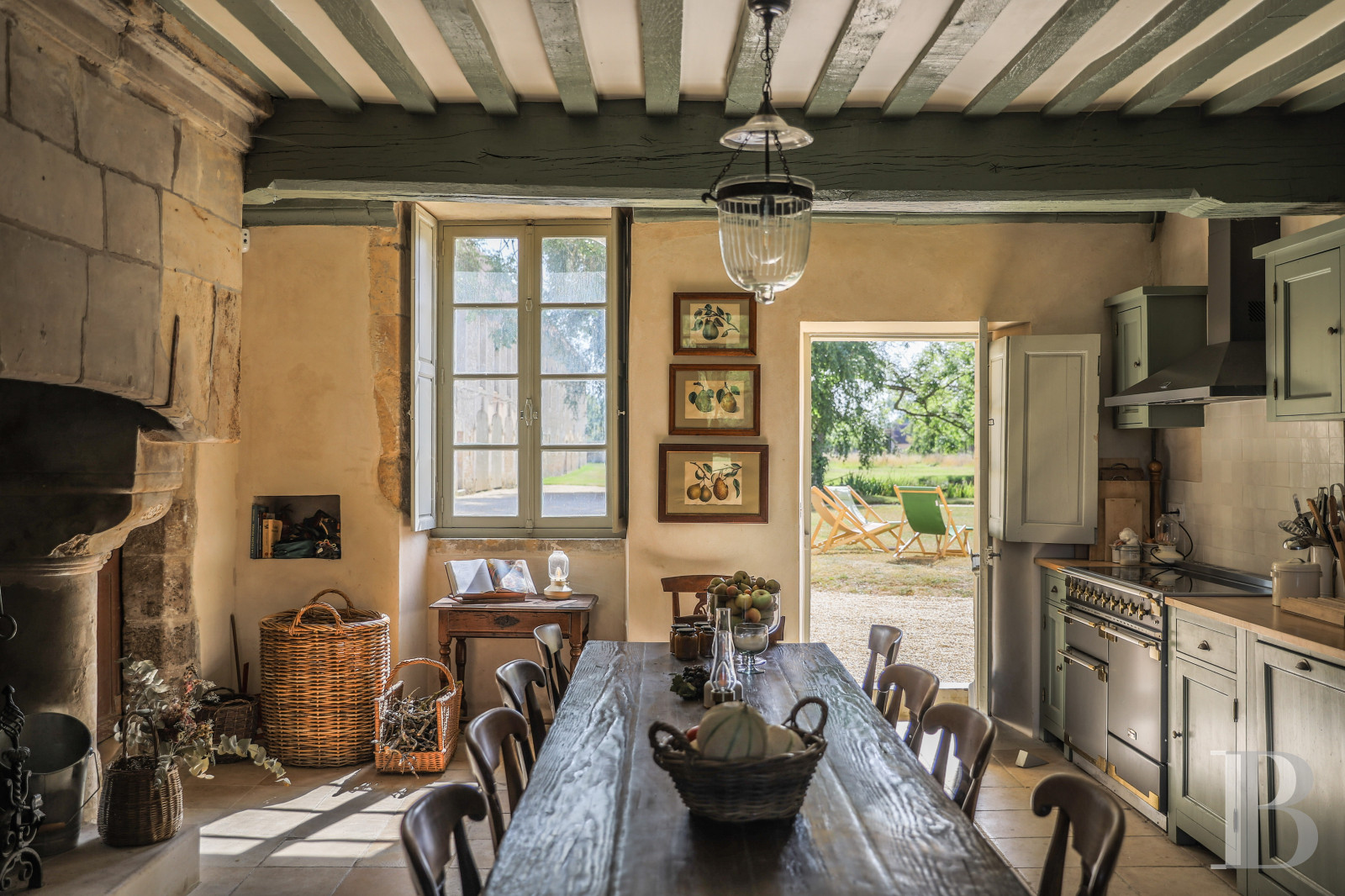 A château and its outbuildings in walled grounds to the north-east of Falaise, in Calvados - photo  n°9